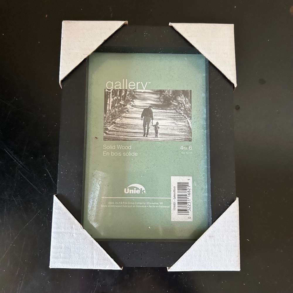Gallery Black Wood Photo Frame. 4” x 6” . NWT